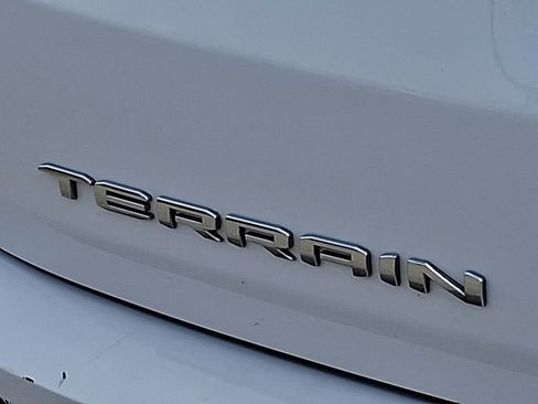 Used 2024 GMC Terrain SLT image 29