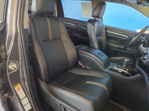 Used 2019 Toyota Highlander SE AWD/4WD image 27