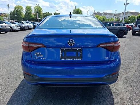 Certified 2023 Volkswagen Jetta SE FWD image 7