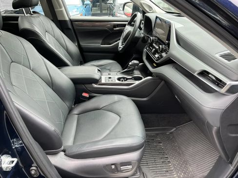 Used 2023 Toyota Highlander Platinum FWD image 8