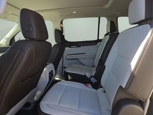 Used 2024 GMC Acadia Denali image 15