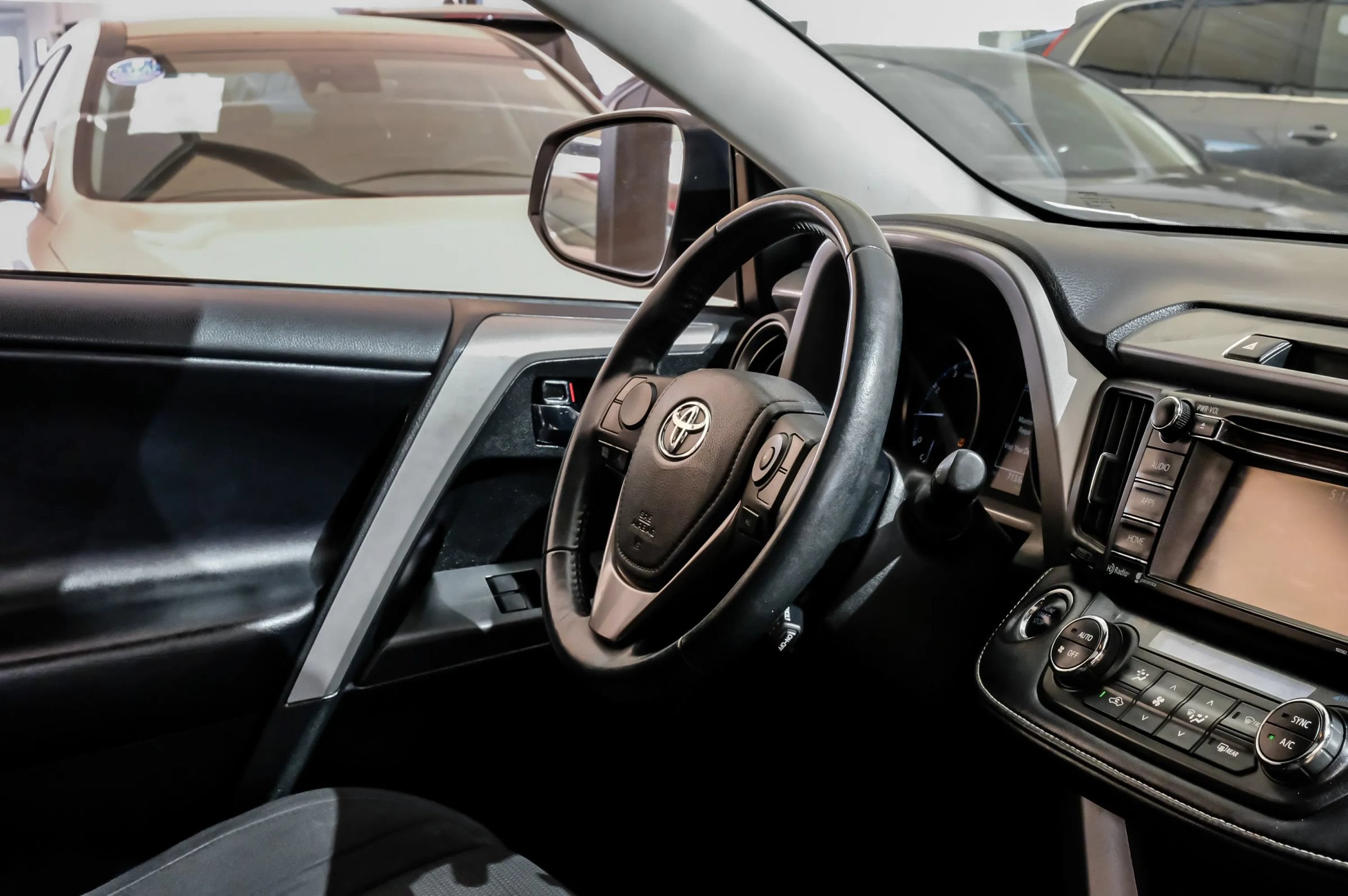 Used 2018 Toyota RAV4 XLE w/ Plus Extra Value Package FWD image 15
