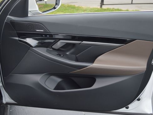 Certified 2024 BMW 530i w/ Premium Package image 35