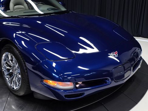 Used 2004 Chevrolet Corvette Convertible w/ Preferred Equipment Group RWD image 39