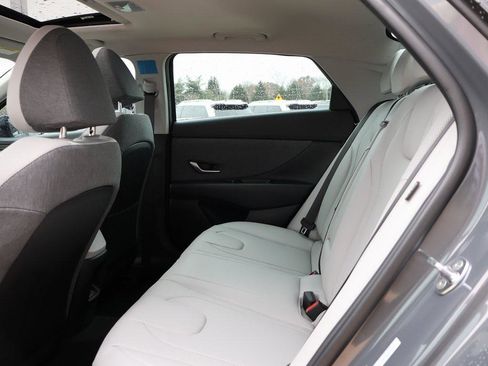 New 2025 Hyundai Elantra Limited image 18