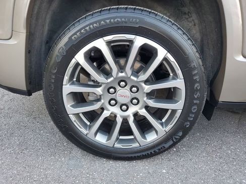 Used 2023 GMC Acadia Denali w/ Denali Technology Package FWD image 5