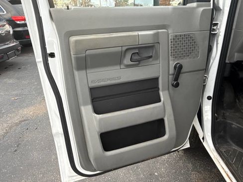 Used 2021 Ford E-350 and Econoline 350 Super Duty image 18