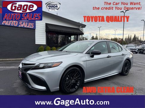 Used 2021 Toyota Camry SE image 2