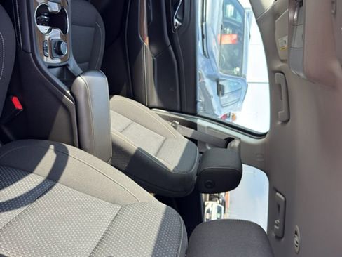 Used 2023 GMC Acadia SLE w/ Driver Convenience Package image 25