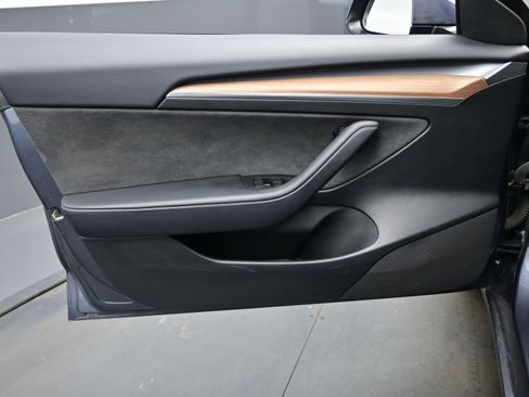 Used 2023 Tesla Model 3 Standard Range image 9