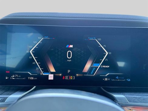 Certified 2025 BMW 750e xDrive w/ Premium Package image 17