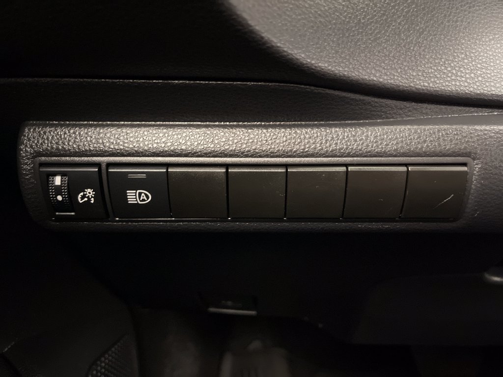 Certified 2025 Toyota Corolla XSE FWD image 28