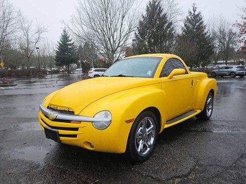 Used 2006 Chevrolet SSR w/ Preferred Equipment Group image 6