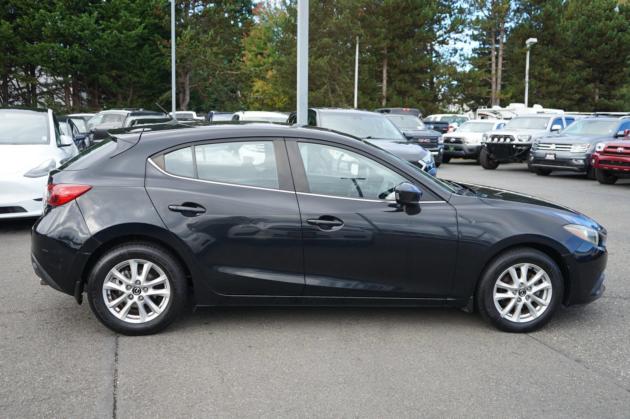Used 2014 MAZDA MAZDA3 i Touring w/ Moonroof Package 1 FWD image 6