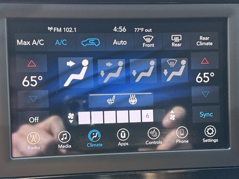 Used 2019 Chrysler Pacifica Touring-L FWD image 65