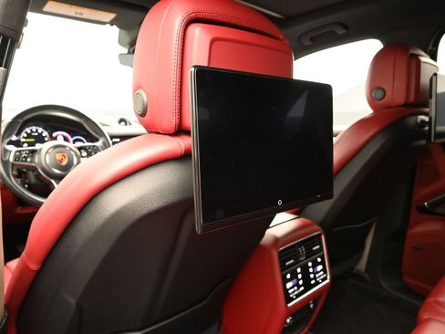 Certified 2023 Porsche Cayenne Platinum Edition AWD/4WD image 18
