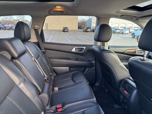 Used 2018 Nissan Pathfinder Platinum image 15