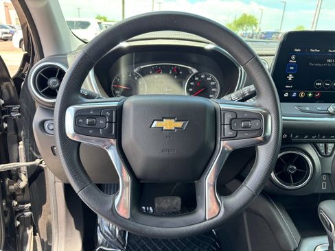 Used 2025 Chevrolet Blazer LT FWD image 18