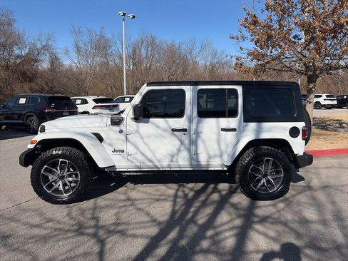Used 2024 Jeep Wrangler Unlimited image 4