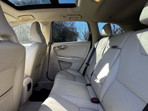 Used 2015 Volvo XC60 T5 Premier w/ Proximity Package image 13