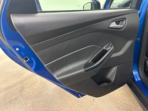 Used 2018 Ford Focus SE w/ SE Appearance Package FWD image 31
