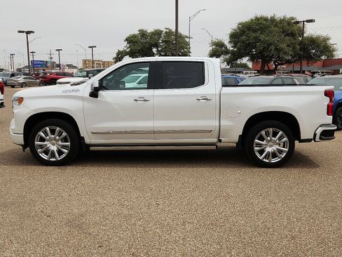 Used 2023 Chevrolet Silverado 1500 High Country w/ High Country Premium Package AWD/4WD image 2
