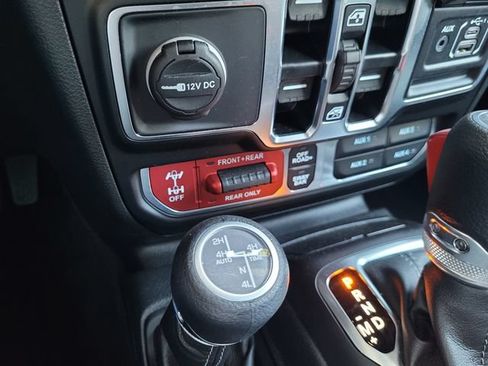 Certified 2025 Jeep Wrangler Unlimited Rubicon 4xe w/ Convenience Group AWD/4WD image 13