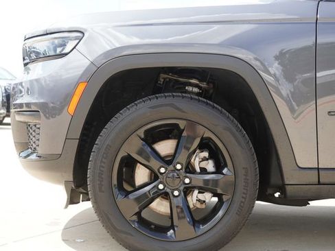 Used 2023 Jeep Grand Cherokee L Laredo AWD/4WD image 5
