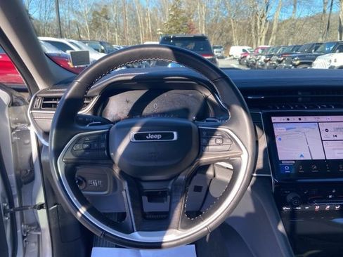 Used 2022 Jeep Grand Cherokee Limited image 17