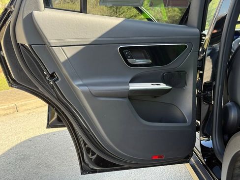 Used 2023 Mercedes-Benz GLC 300 4MATIC image 29