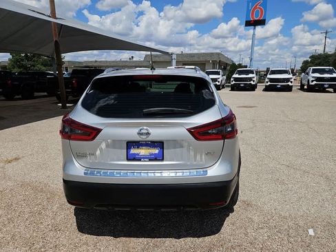 Used 2022 Nissan Rogue Sport SV w/ Technology Package FWD image 7