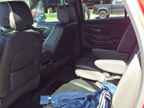 Used 2023 Chevrolet Traverse Premier image 23