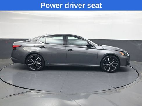 Used 2025 Nissan Altima 2.5 SR FWD image 3