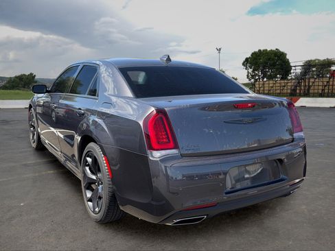 Used 2022 Chrysler 300 Touring L RWD image 4