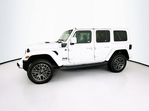 Used 2023 Jeep Wrangler Unlimited Sahara AWD/4WD image 4