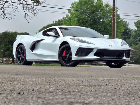 Used 2020 Chevrolet Corvette Stingray Premium Cpe w/ 3LT Preferred Equipment Group RWD image 2