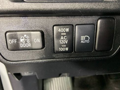 Used 2018 Toyota Tacoma TRD Off-Road w/ TRD Premium Off Road Package AWD/4WD image 29