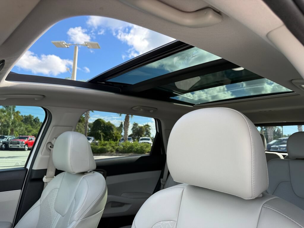 Used 2023 Kia Sorento EX w/ Panoramic Sunroof Package FWD image 23