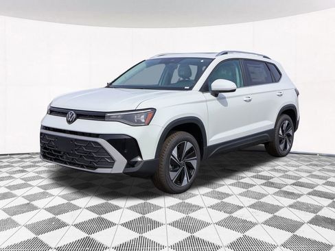 New 2025 Volkswagen Taos SE image 18