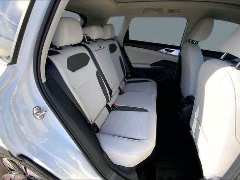 Used 2026 Volkswagen Taos SE AWD/4WD image 10