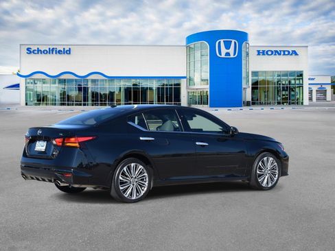 Used 2024 Nissan Altima 2.5 SL image 3