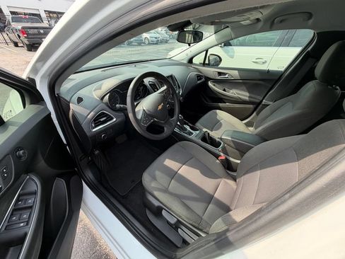 Used 2019 Chevrolet Cruze LS w/ LS Convenience Package FWD image 5