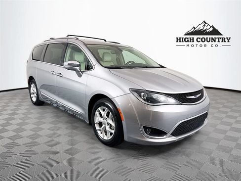 Used 2020 Chrysler Pacifica Limited FWD image 1