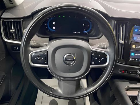 Used 2022 Volvo V90 B6 Cross Country image 18