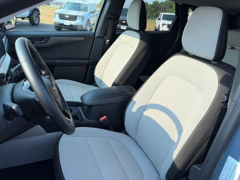 Used 2025 Ford Escape Active AWD/4WD image 10