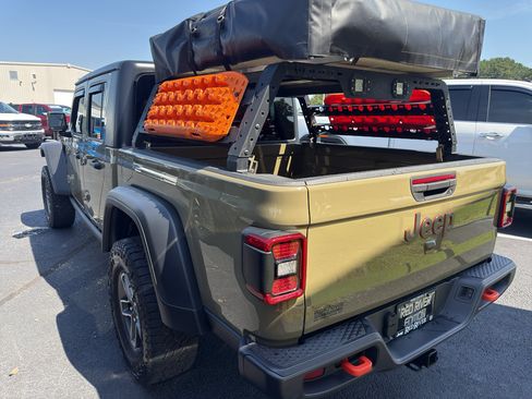 Used 2025 Jeep Gladiator Mojave AWD/4WD image 7