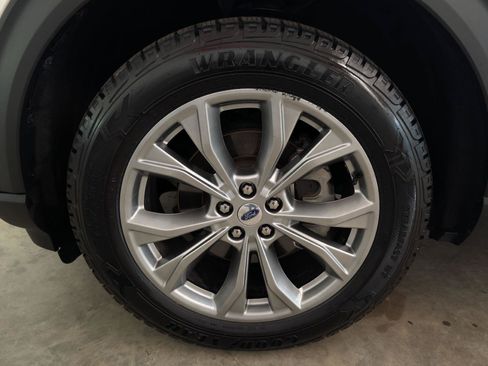 Used 2022 Ford Explorer XLT w/ Equipment Group 202A AWD/4WD image 56