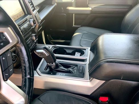Used 2017 Ford F150 Platinum w/ Equipment Group 701A Luxury AWD/4WD image 15
