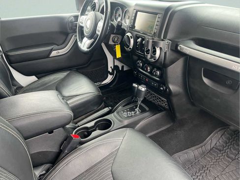 Used 2015 Jeep Wrangler Unlimited Sport image 10