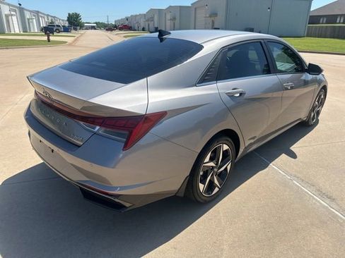 Used 2023 Hyundai Elantra Limited FWD image 4